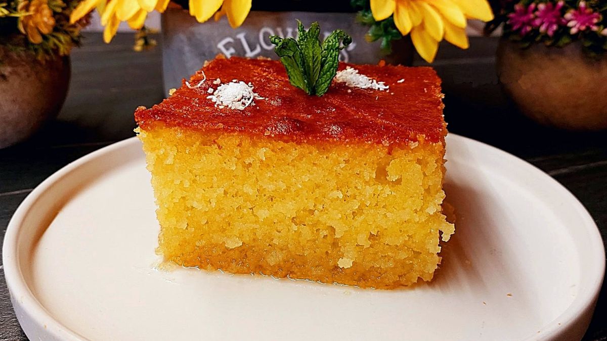 Ραβανί σε πιάτο - Greek Ravani dessert in a plate