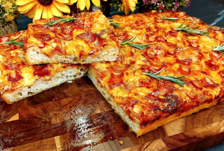 Πίτσα με ζυμάρι σαν πιτσαρίας - Pizzeria-Style Pizza