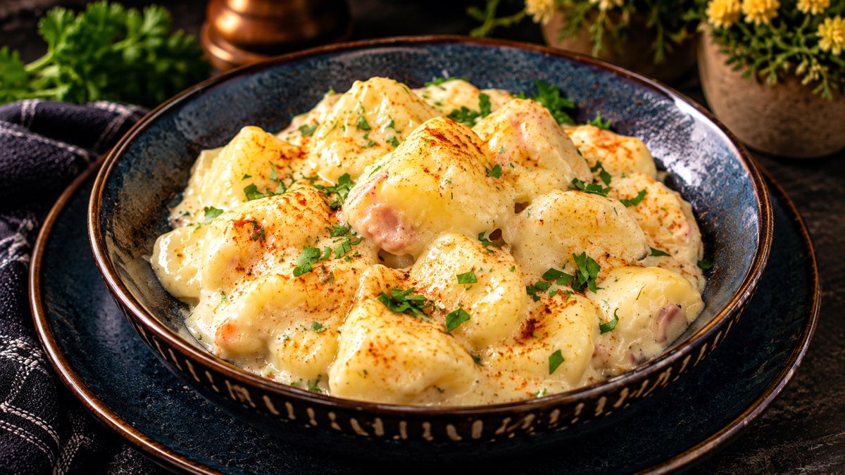 Πατάτες αλά κρεμ - Creamy Potatoes with Cheese and Bacon