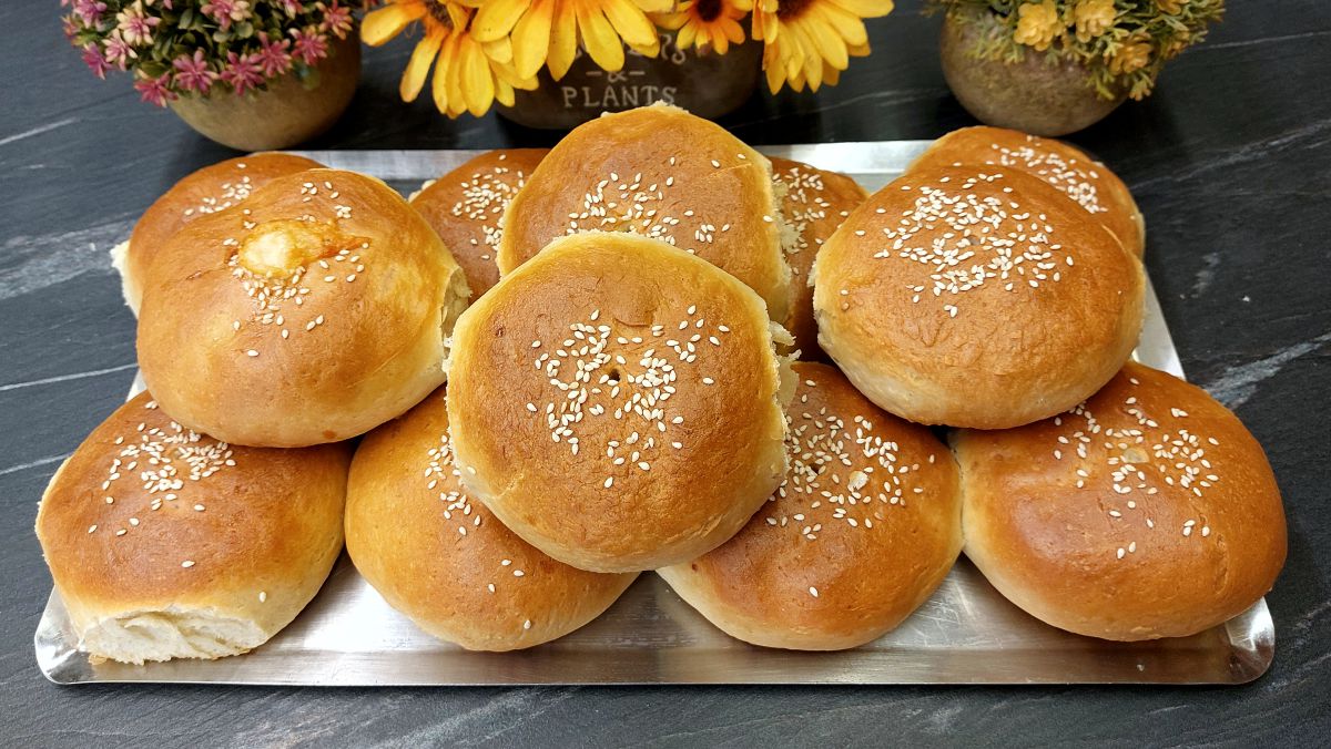 Ψωμάκια Μπριός Γεμιστά με τυρί και ζαμπόν - Stuffed Brioche Buns with Cheese and Ham