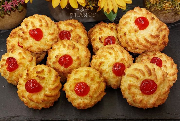 Καρύδες με κεράσι - Greek Coconut Macaroons with Cherries