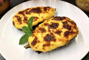 Μελιτζάνες Παπουτσάκια - Greek Stuffed Eggplant (Papoutsakia)