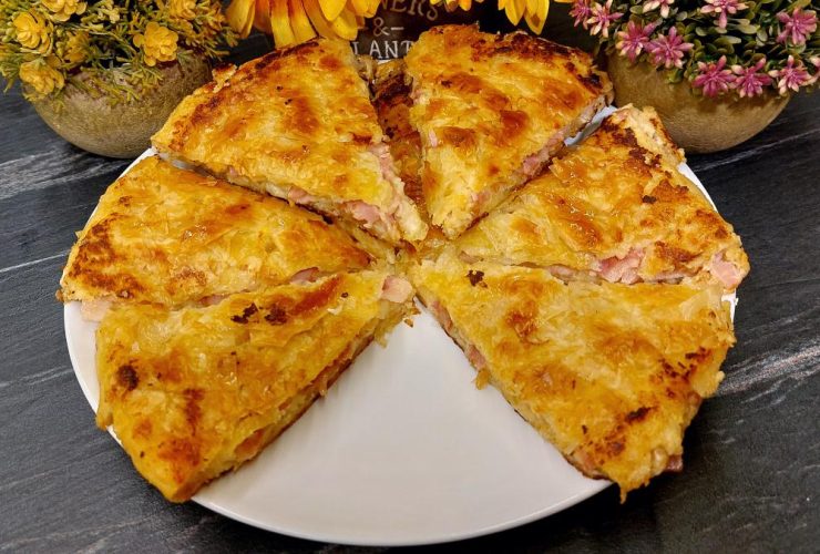 Σνακ με φύλλο κρούστας τυριά και αλλαντικά - Easy Skillet Phyllo Pizza with Cheese and Bacon